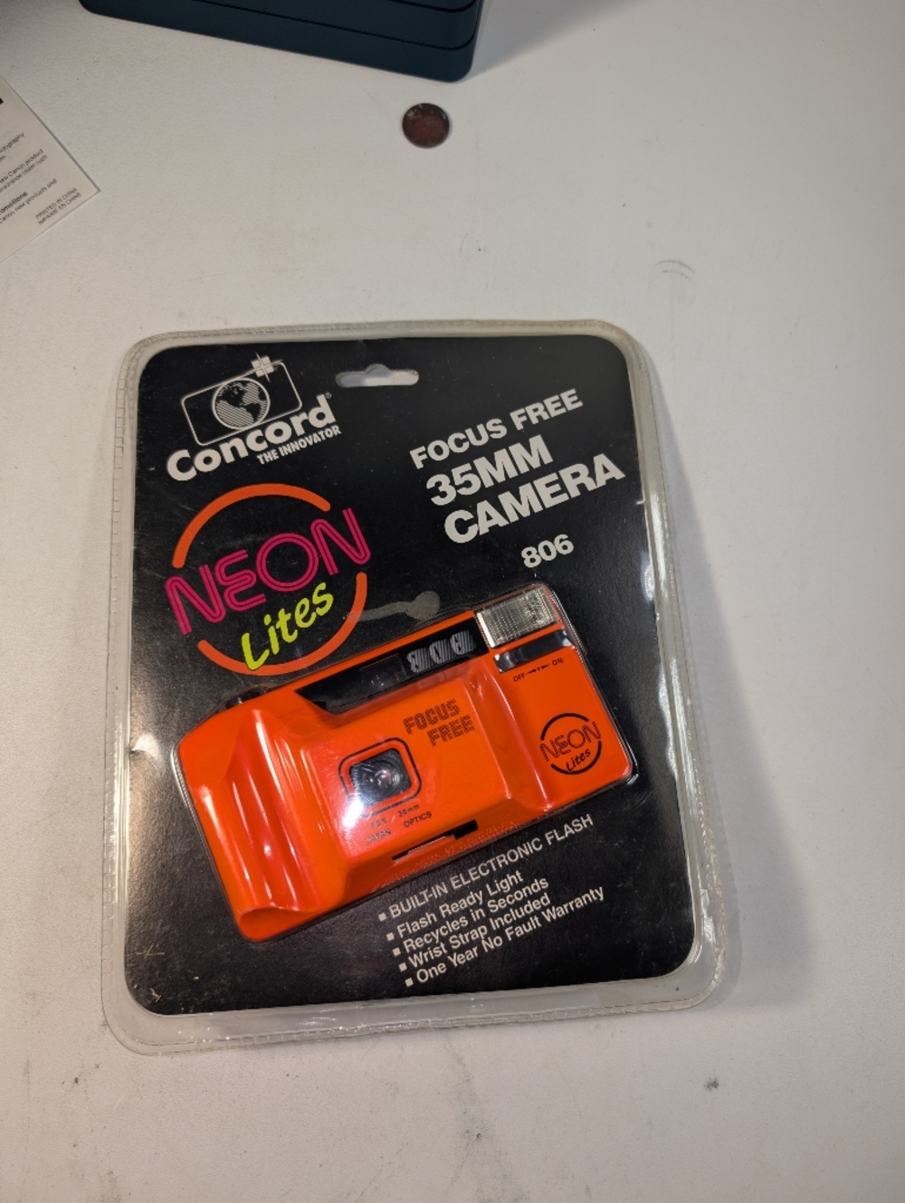 CONCORD NEON LITES Focus Free 806 35mm Film Camera